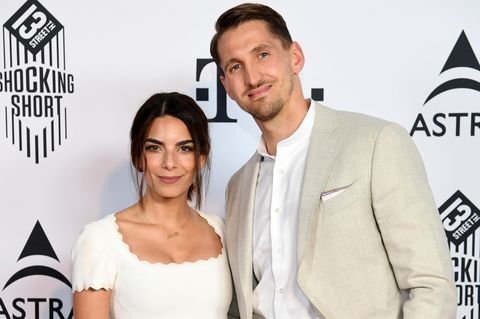 Janina Uhse Ehemann Tim Gutke: Ehe, Hochzeit, Kinder & Liebe im Porträt janina uhse ehemann
